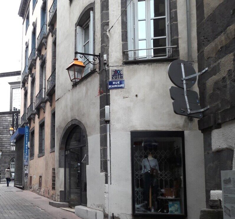 CLR_38, Space Invader de la rue du Port — Street art de Invader à Clermont-Ferrand