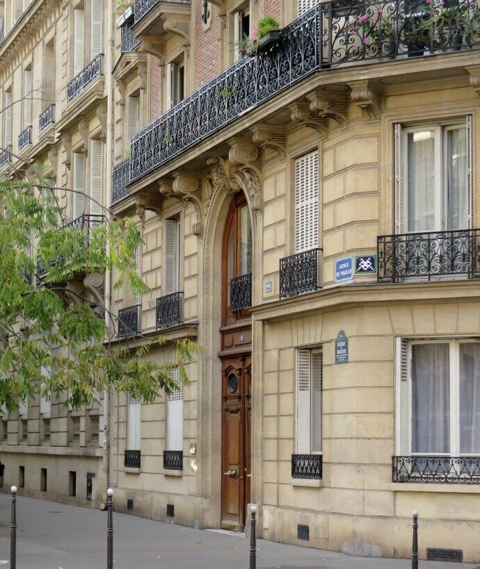 PA_1202, Space Invader on 129 avenue de Wagram — Street art by Invader in Paris