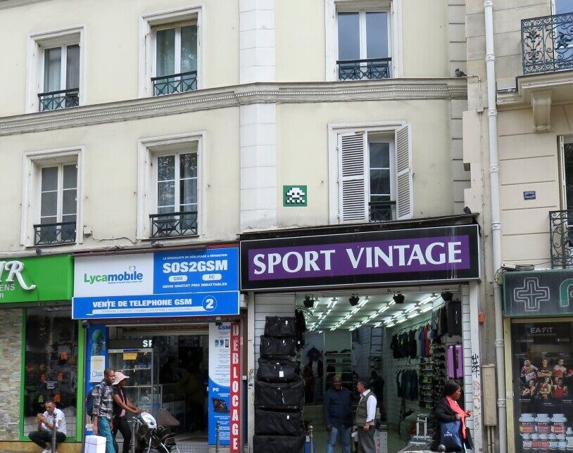 PA_1233, Space Invader de la rue des Poissonniers — Street art de Invader à Paris