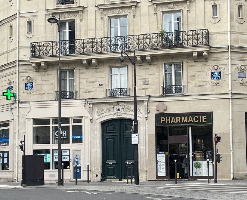 PA_1235, Space Invader on 72 rue Claude Bernard — Street art by Invader in Paris