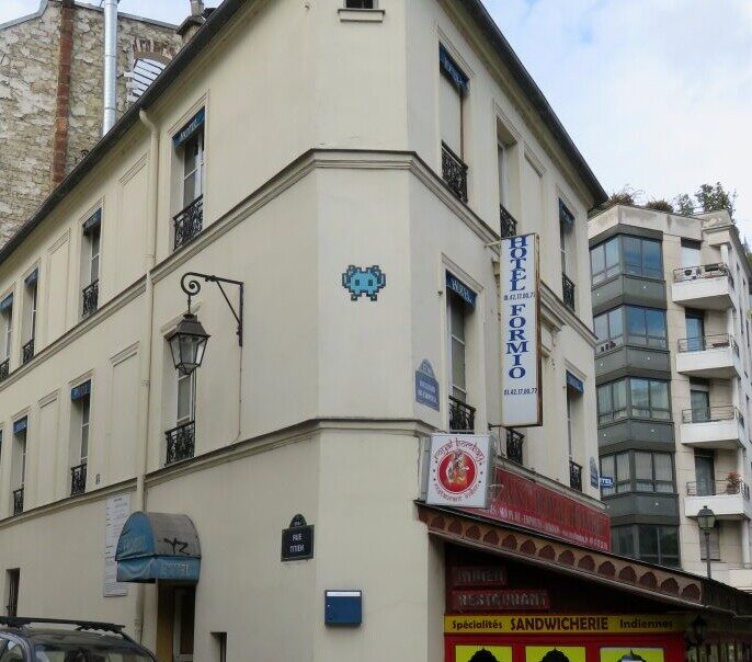 PA_1293, Space Invader de la rue Titien — Street art de Invader à Paris