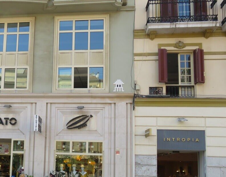 MLGA_17, Space Invader de Centro Histórico — Street art de Invader à Málaga