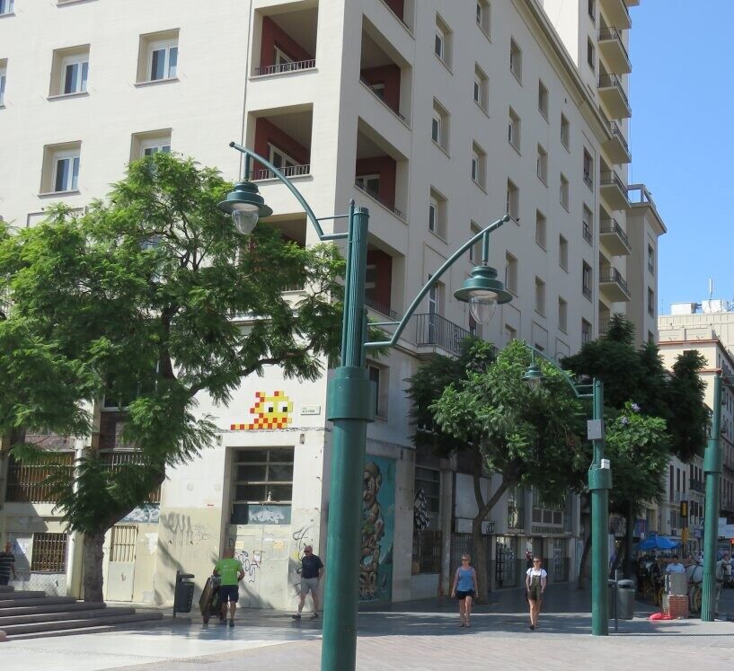 MLGA_25, Space Invader d'Ensanche Centro — Street art de Invader à Málaga