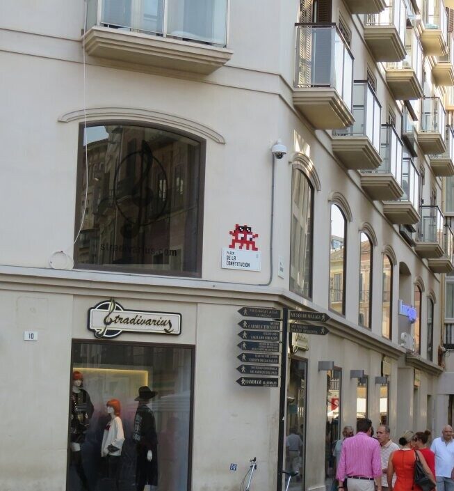 MLGA_18, Space Invader de Centro Histórico — Street art de Invader à Málaga