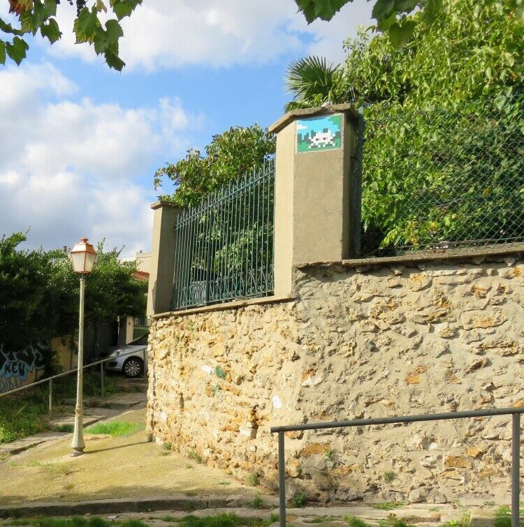 PA_1287, Space Invader on 18 rue du Ravin — Street art by Invader in Bagnolet