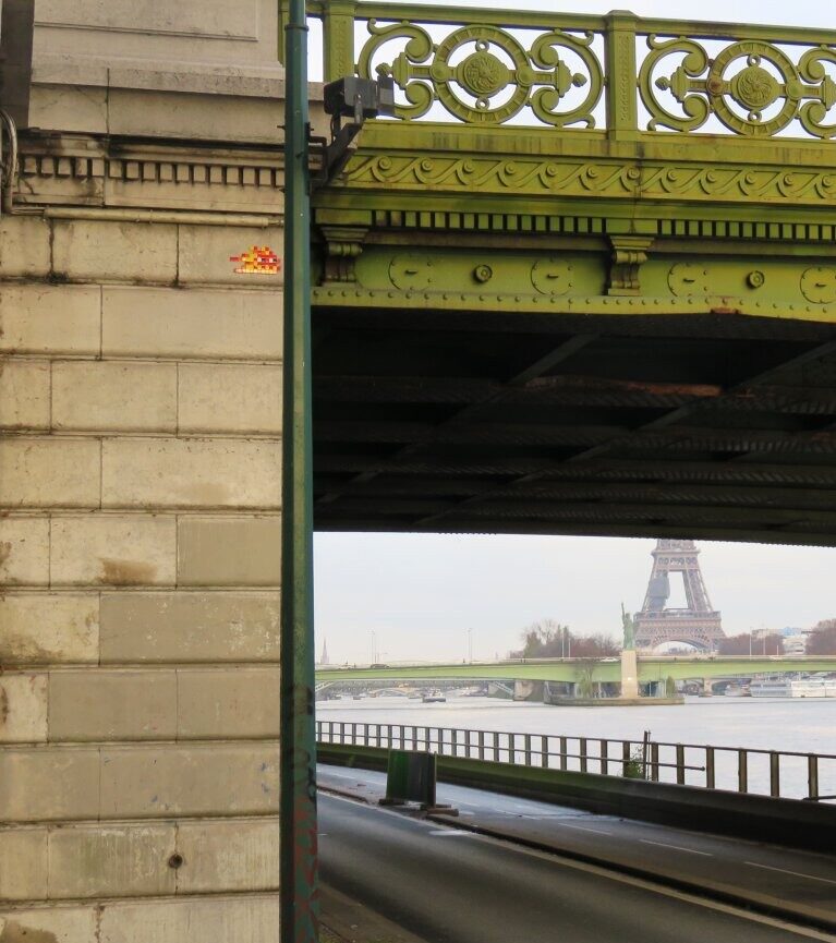 PA_1309, Space Invader on pont Mirabeau — Street art by Invader in Paris