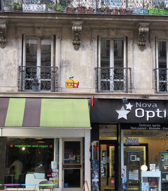 PA_1326, Space Invader de la rue la Fayette — Street art de Invader à Paris