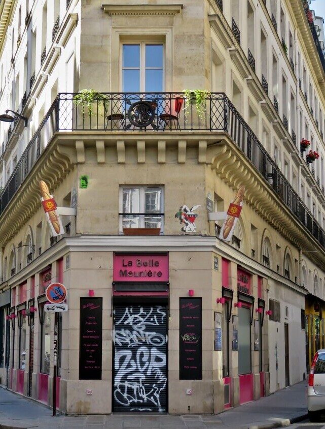 PA_1329, Space Invader on 2 rue Bleue — Street art by Invader in Paris
