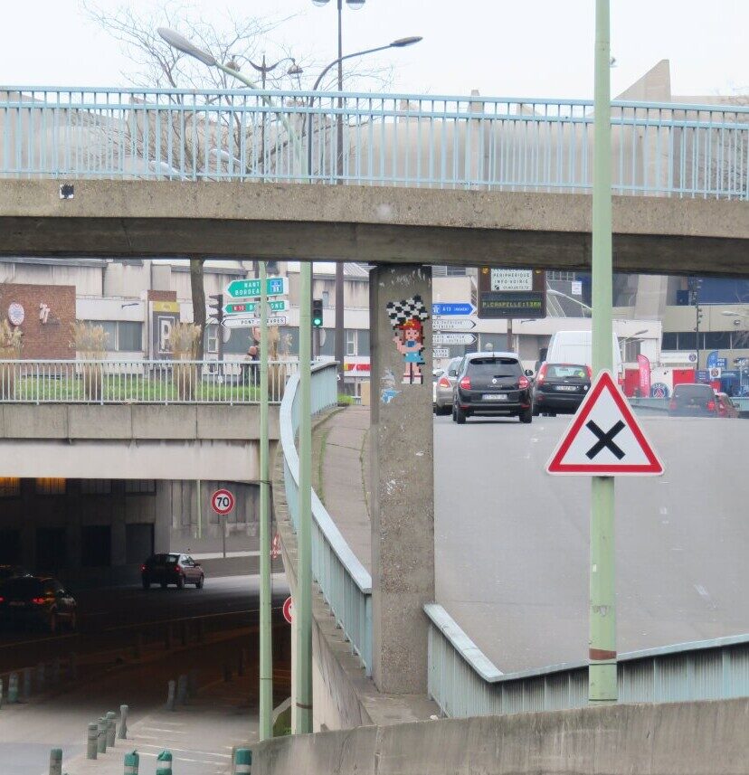 PA_1335, Space Invader on Avenue du Parc des Princes — Street art by Invader in Paris