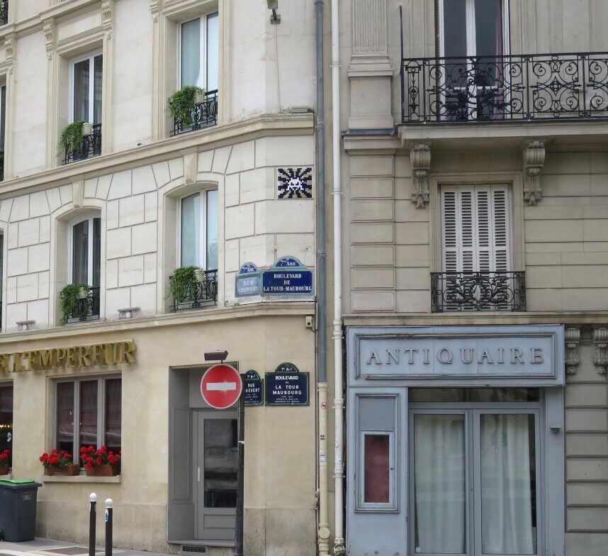 PA_1343, Space Invader on 72 boulevard de la Tour Maubourg — Street art by Invader in Paris