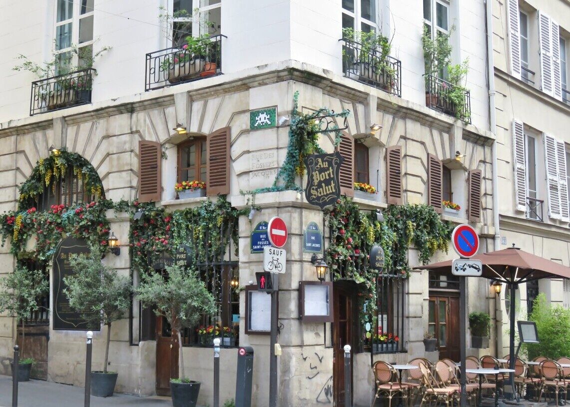 PA_1360, Space Invader on 2 rue des Fossés Saint-Jacques — Street art by Invader in Paris