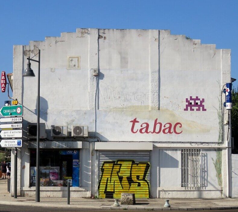 LBR_02, Space Invader on 12 Route de Cavaillon — Street art by Invader in Maubec