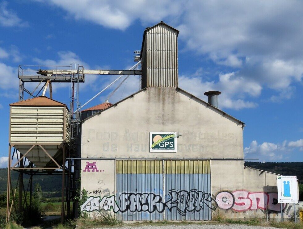 LBR_06, Space Invader de la route de Forcalquier — Street art de Invader à Reillanne
