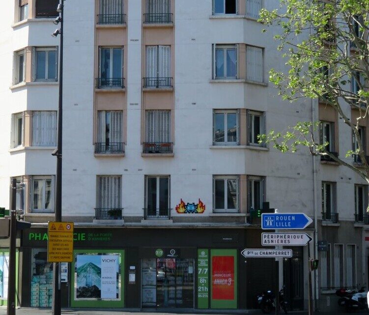 PA_1396, Space Invader on 96 boulevard Berthier — Street art by Invader in Paris