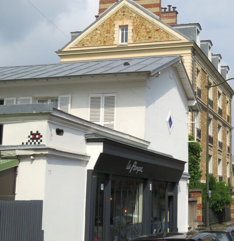 VRS_40, Space Invader de l'avenue de Maintenon — Street art de Invader à Versailles