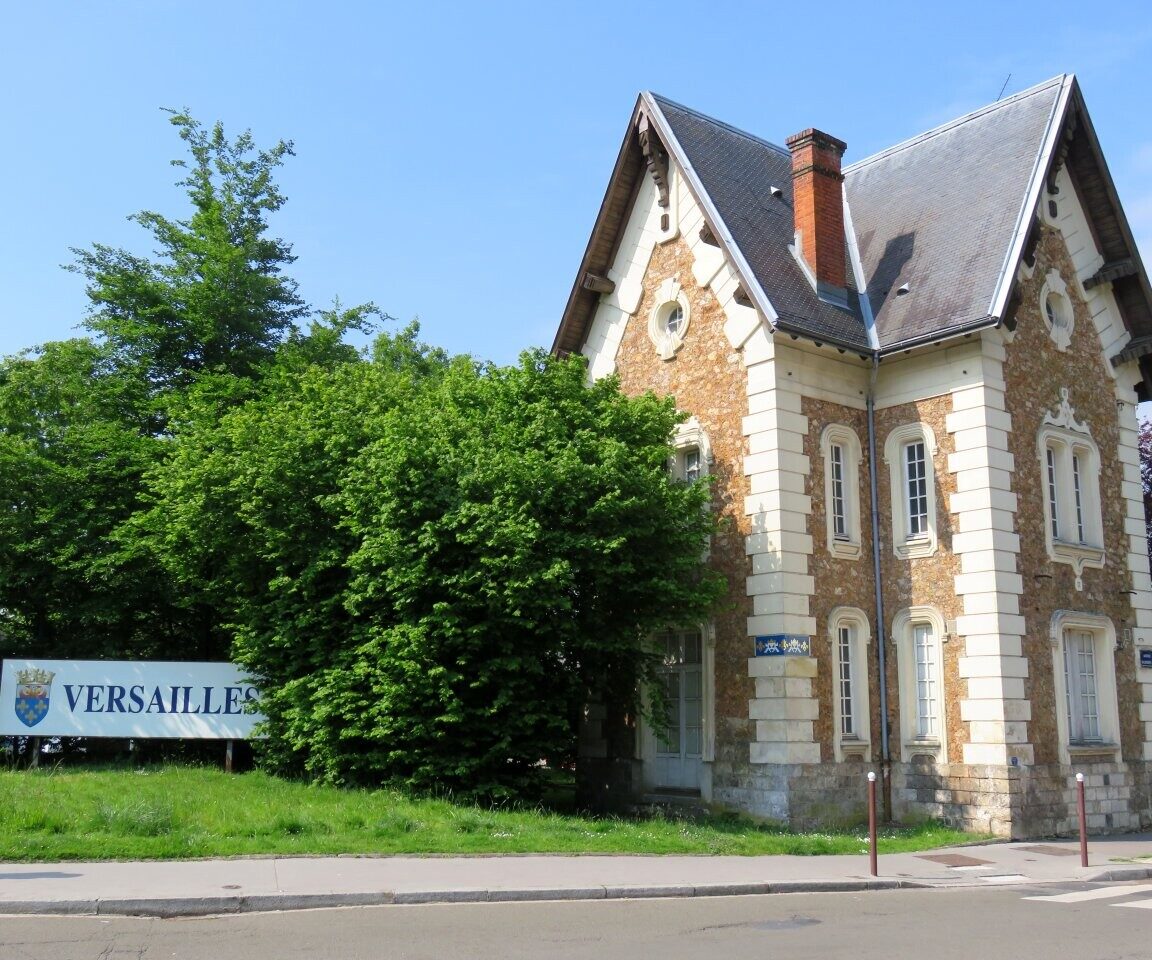 VRS_42, Space Invader de l'avenue de Villeneuve l'Étang — Street art de Invader à Versailles