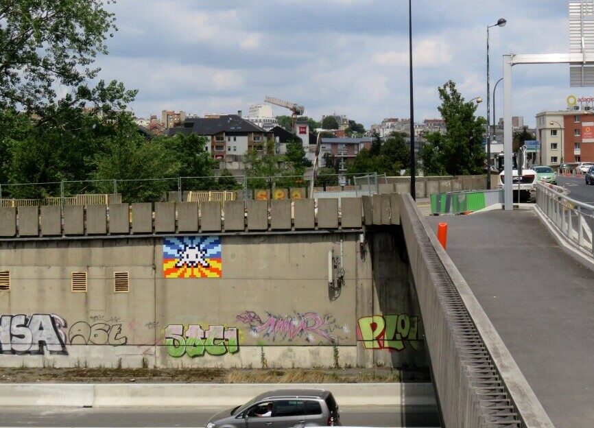 PA_1405, Space Invader de l'autoroute de l'Est/N486 — Street art de Invader à Champigny-sur-Marne