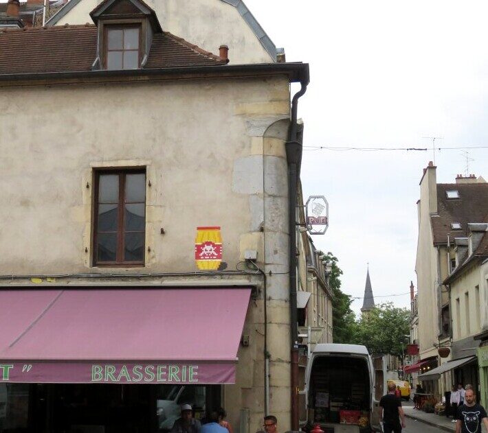 DIJ_03, Space Invader on Rue Bannelier — Street art by Invader in Dijon