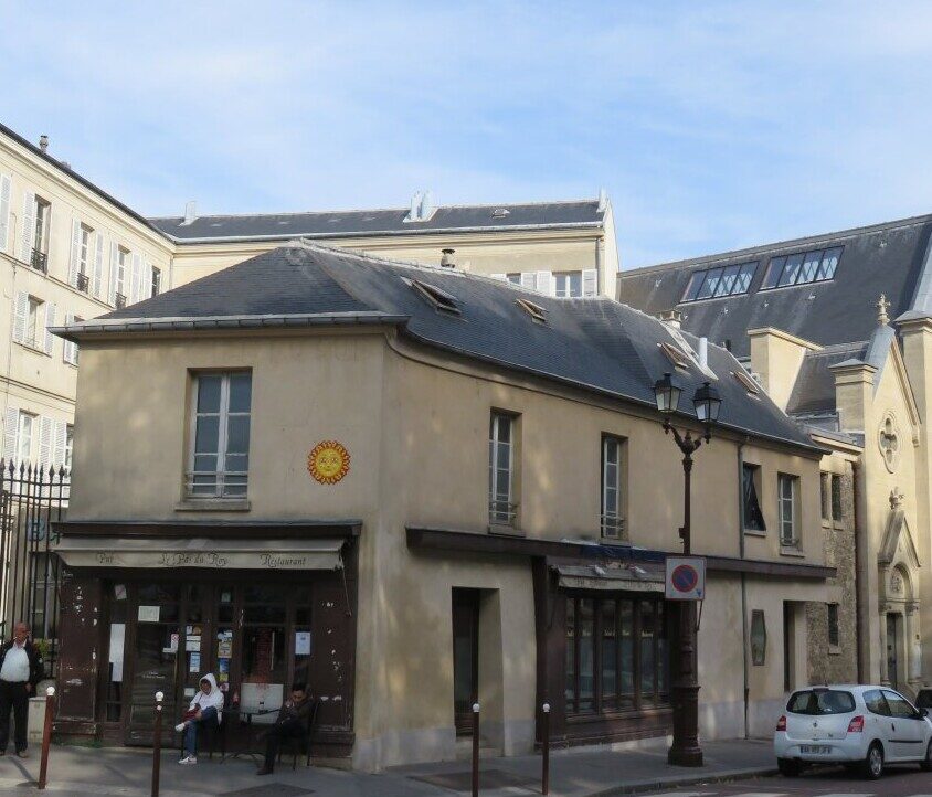 VRS_18, Space Invader on 17 rue Colbert — Street art by Invader in Versailles