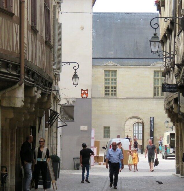 DIJ_02, Space Invader on Rue Verrerie — Street art by Invader in Dijon