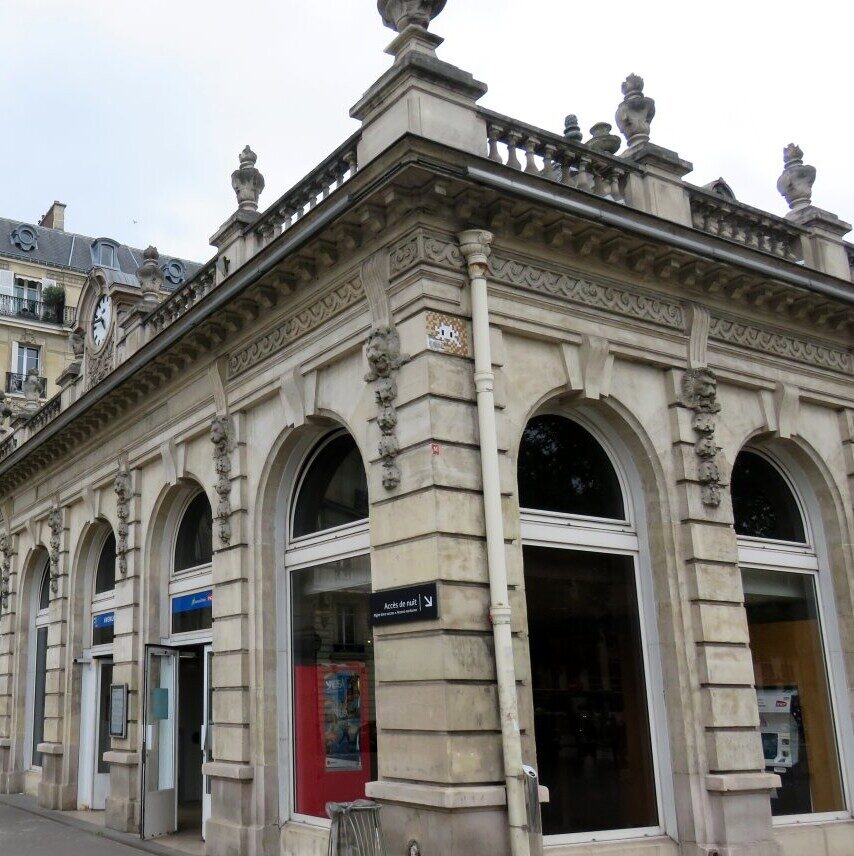 PA_1428, Space Invader on Gare de l'Avenue Foch — Street art by Invader in Paris