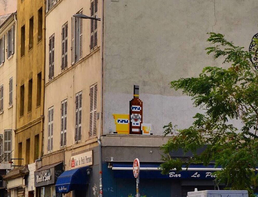 MARS_48, Space Invader on 4 Rue des Trois Rois — Street art by Invader in Marseille