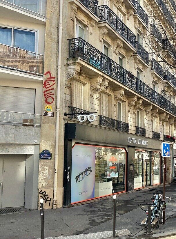 PA_1452, Space Invader on 9 Rue de Nemours — Street art by Invader in Paris