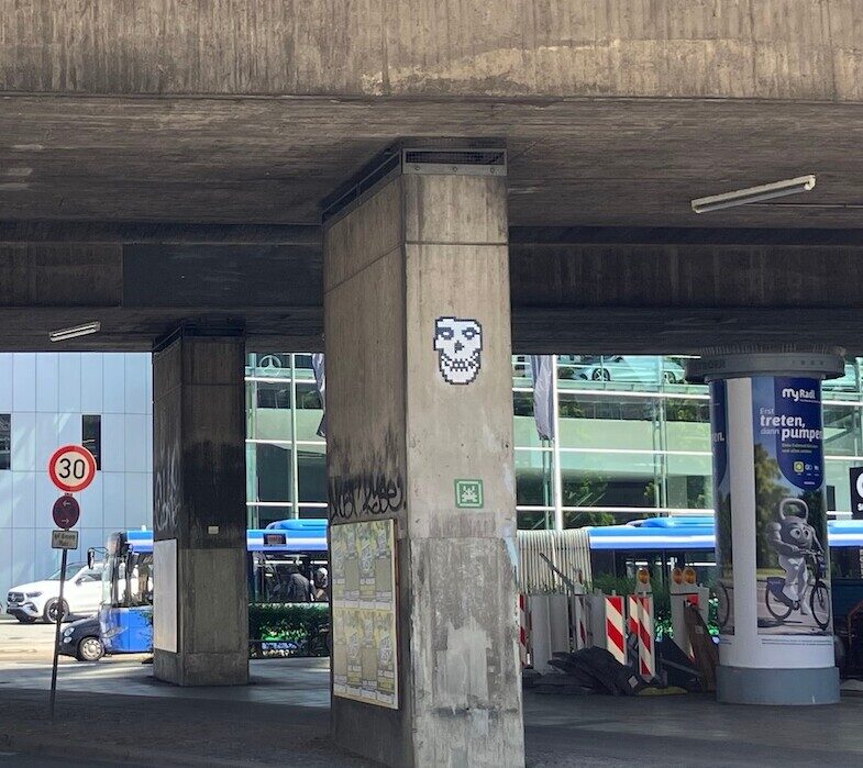 MUN_16, Space Invader d'Arnulfstraße — Street art de Invader à München