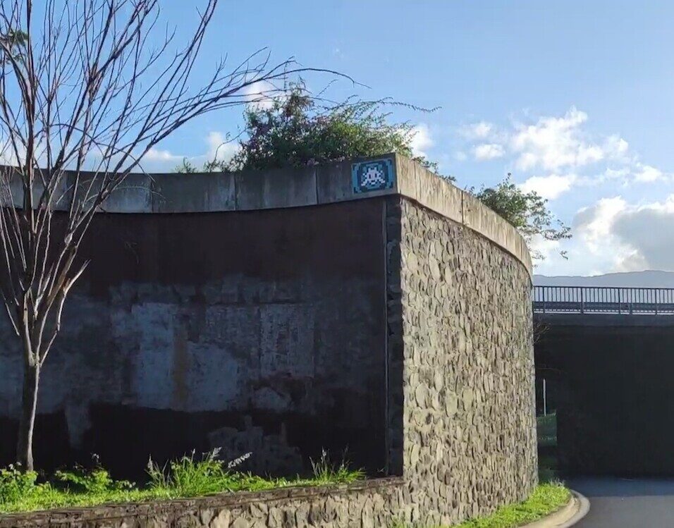 REUN_05, Space Invader on the N6 — Street art by Invader in Sainte-Marie