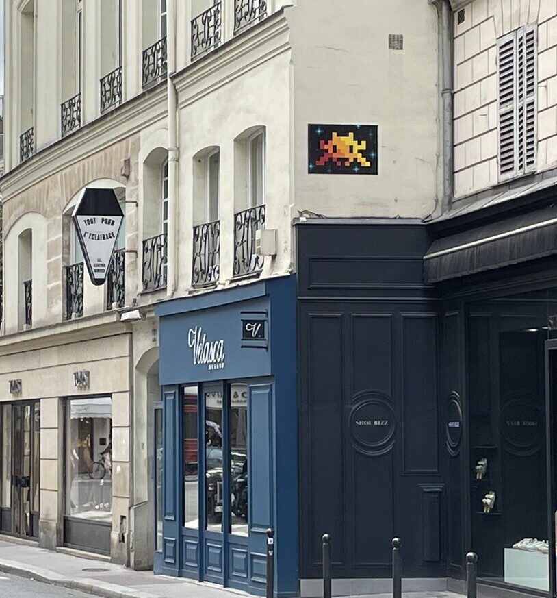 PA_1507, Space Invader on 42 Rue du Dragon — Street art by Invader in Paris