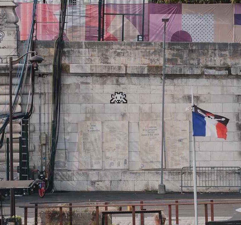 PA_1514, Space Invader du port des Champs Elysées — Street art de Invader à Paris
