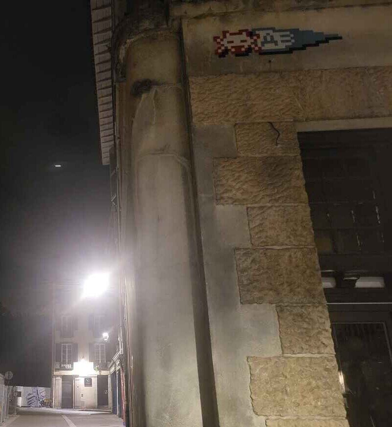 BAB_17, Space Invader on Place Louis Pasteur — Street art by Invader in Bayonne