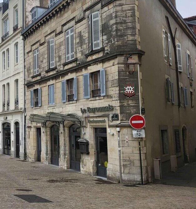 BAB_22, Space Invader de la rue Marsan — Street art de Invader à Bayonne