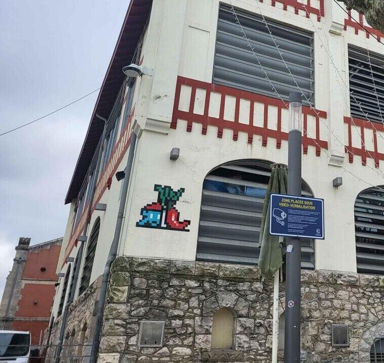 BAB_35, Space Invader de la rue des Halles — Street art de Invader à Biarritz