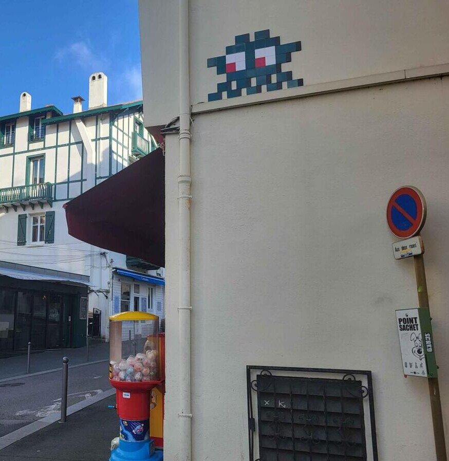 BAB_40, Space Invader de la rue du Temple — Street art de Invader à Biarritz