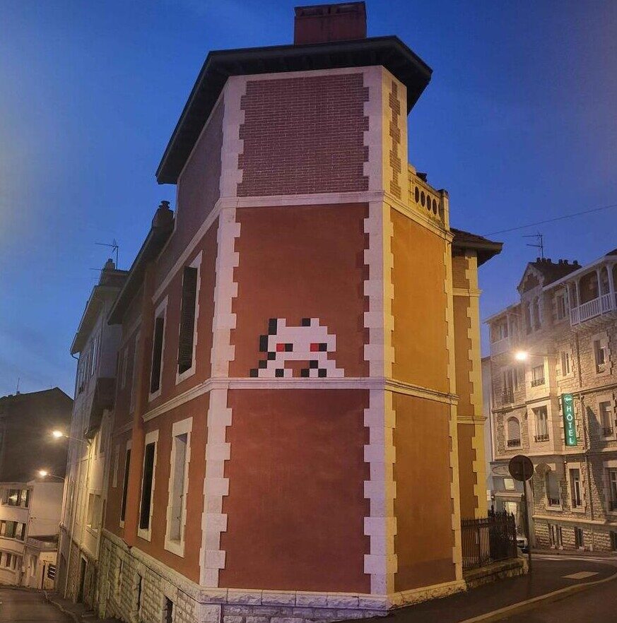 BAB_46, Space Invader on 7 bis Rue Jean Bart — Street art by Invader in Biarritz