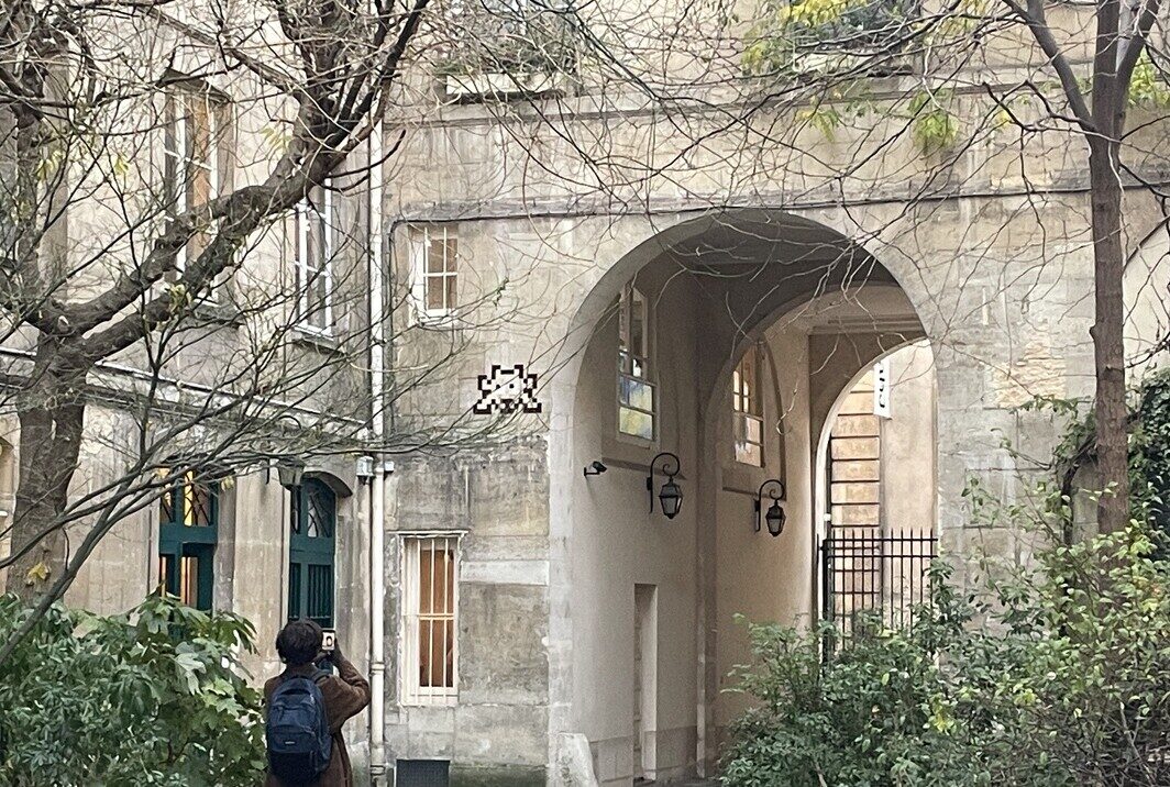 PA_1528, Space Invader on 8 Passage Ste-Avoie — Street art by Invader in Paris