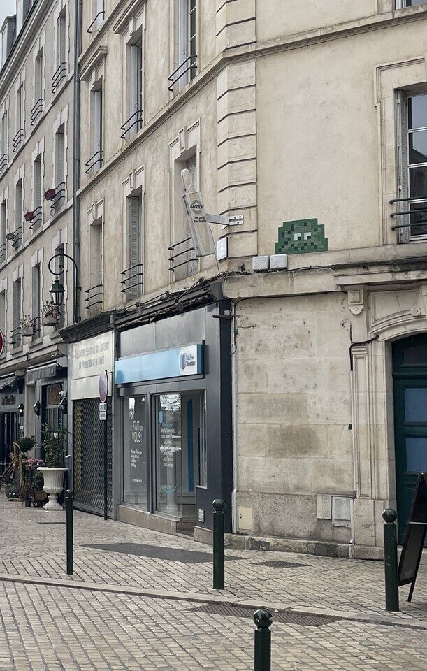 ORLN_04, Space Invader de la place du Châtelet — Street art de Invader à Orléans