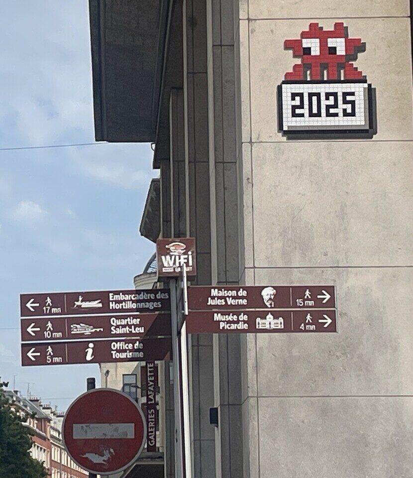 AMI_14, Space Invader de la place Gambetta — Street art de Invader à Amiens
