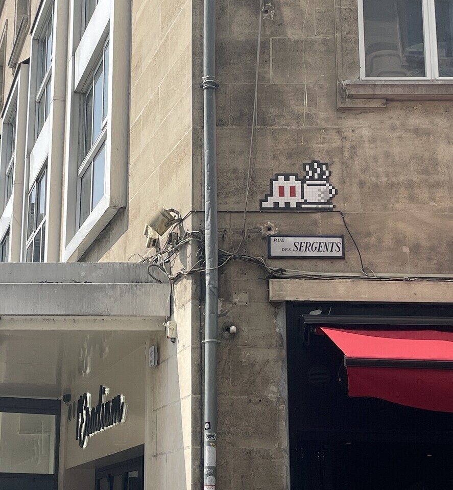 AMI_15, Space Invader de la rue des Sergents — Street art de Invader à Amiens