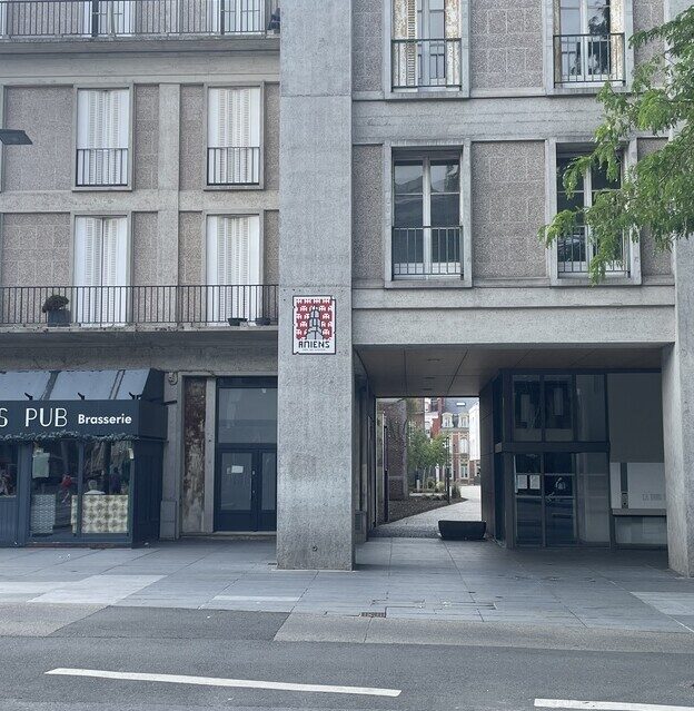 AMI_16, Space Invader on Passage Auguste Perret — Street art by Invader in Amiens