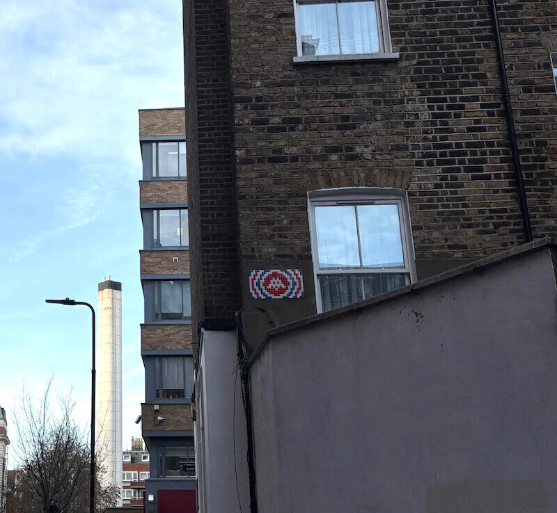 LDN_176, Space Invader de Bernard Street — Street art de Invader à London