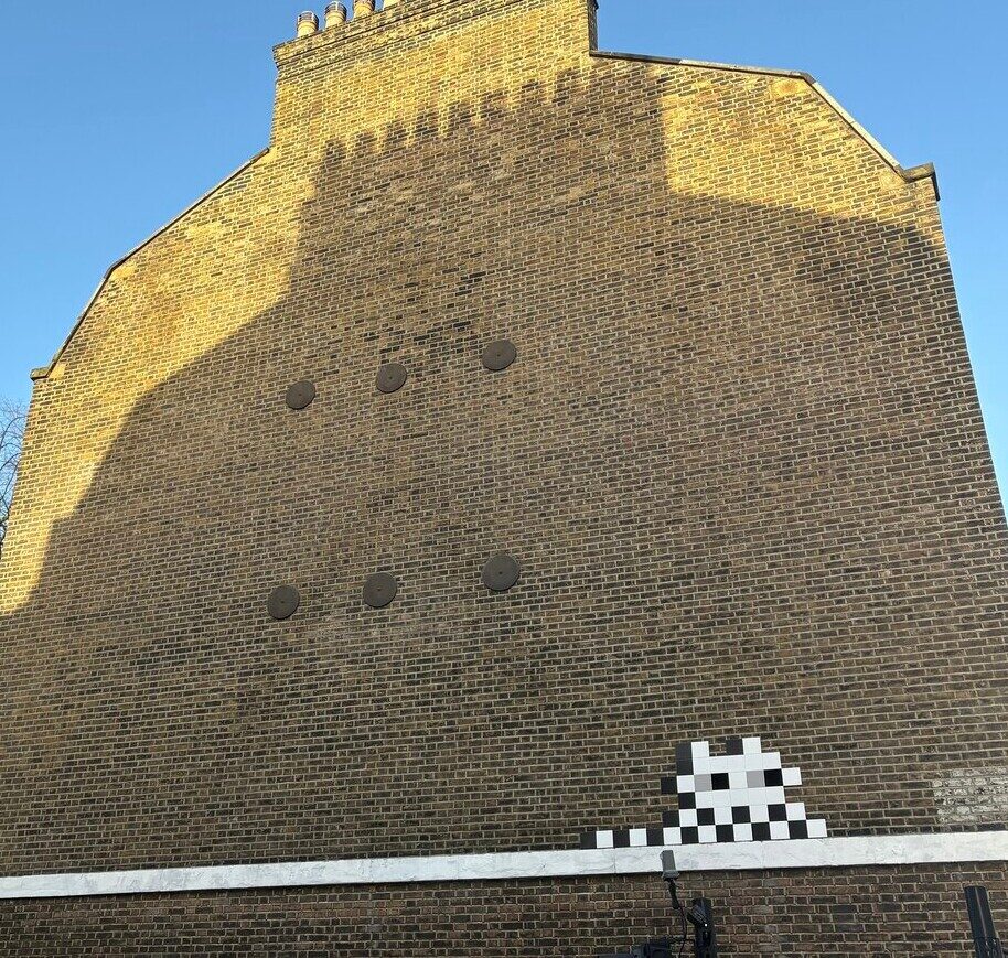 LDN_177, Space Invader de Gower Street — Street art de Invader à London
