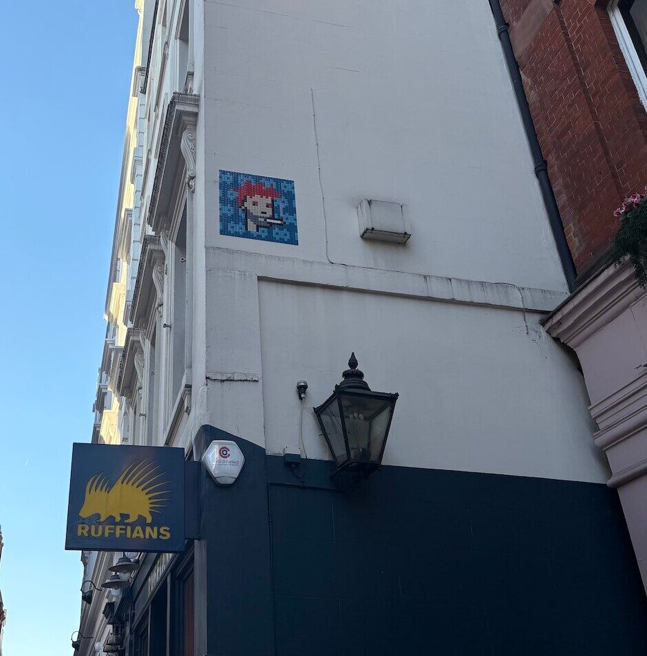 LDN_187, Space Invader de Maiden Lane — Street art de Invader à London