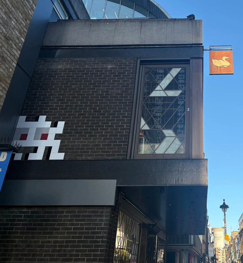LDN_189, Space Invader de Berwick Street — Street art de Invader à London