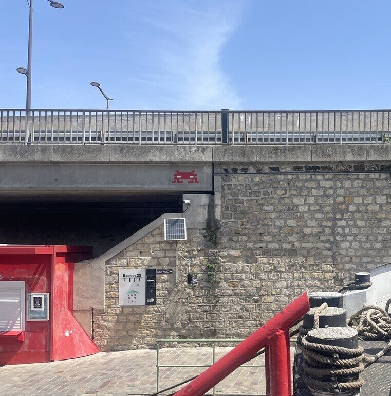 PA_1584, Space Invader on Allée du Canal — Street art by Invader in Paris