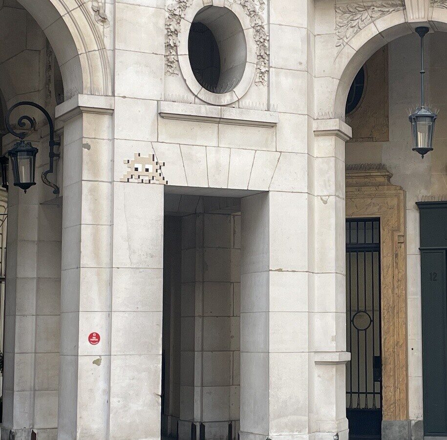 PA_1543, Space Invader de la place Édouard VII — Street art de Invader à Paris