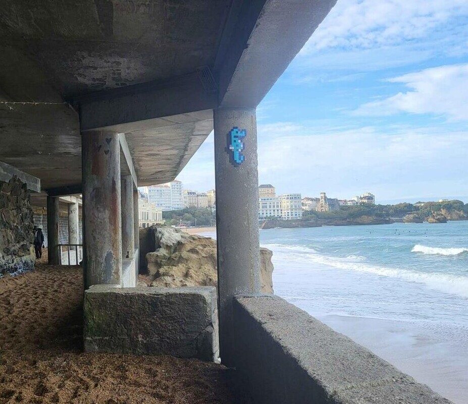 BAB_06, Space Invader de l'avenue de l'Impératrice — Street art de Invader à Biarritz