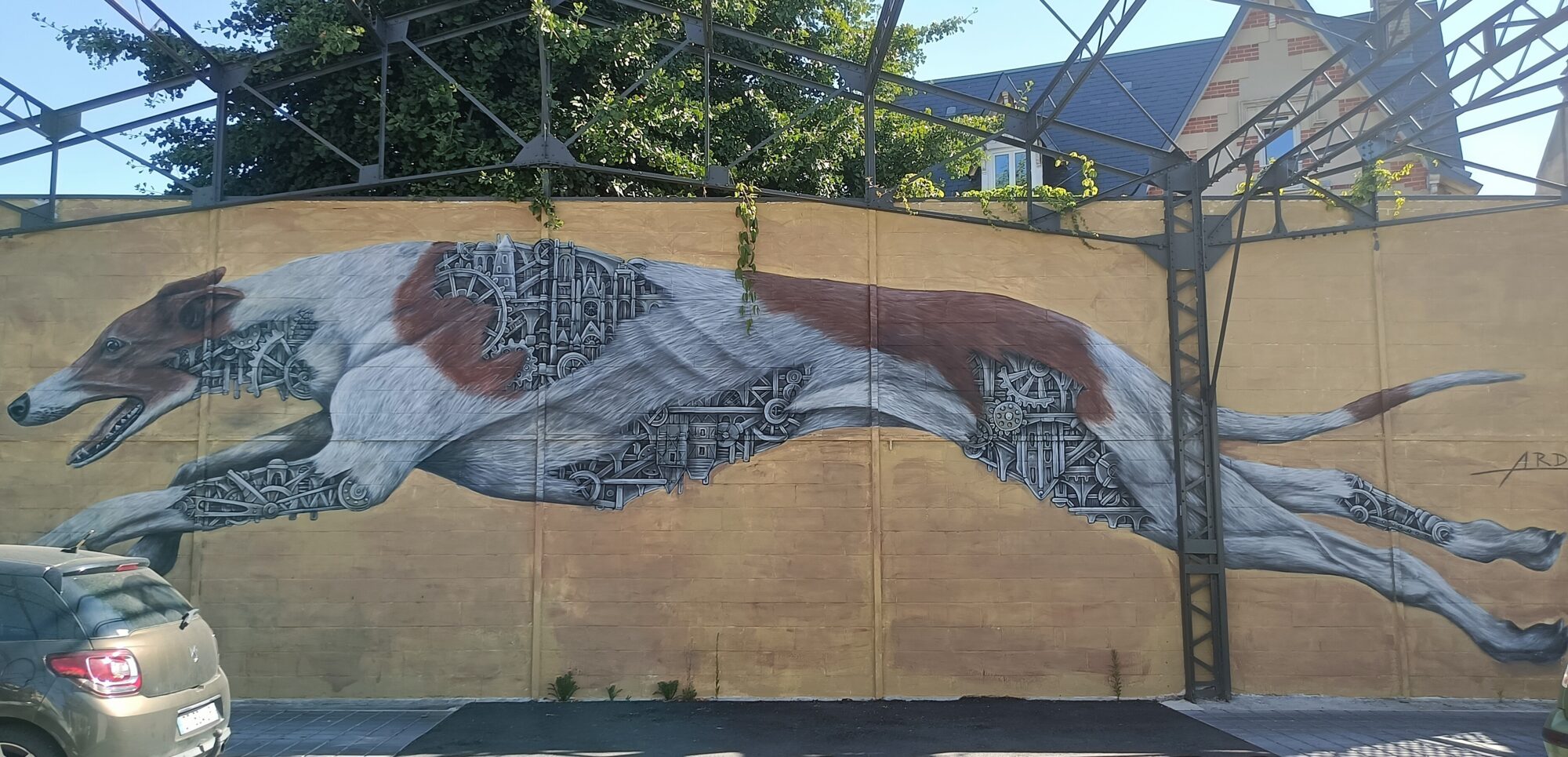 Greyhound Mechanimal par Ardif — Street art de Ardif à Le Mans