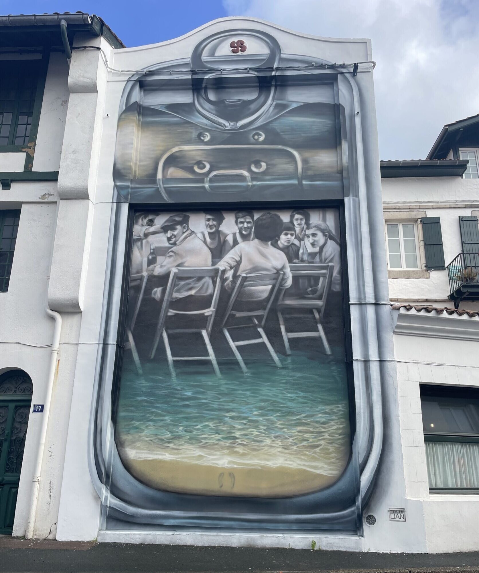 Ziburu: Itsasoa zaindu, gure baitan daramagun ondarea babestu — Street art by Muraleslian in Ciboure